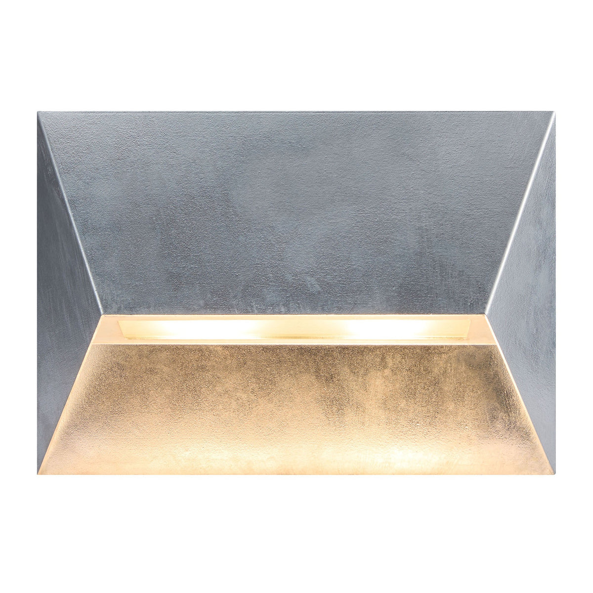 Vue de face du luminaire éclairé, diffuseur en verre et lumière chaude