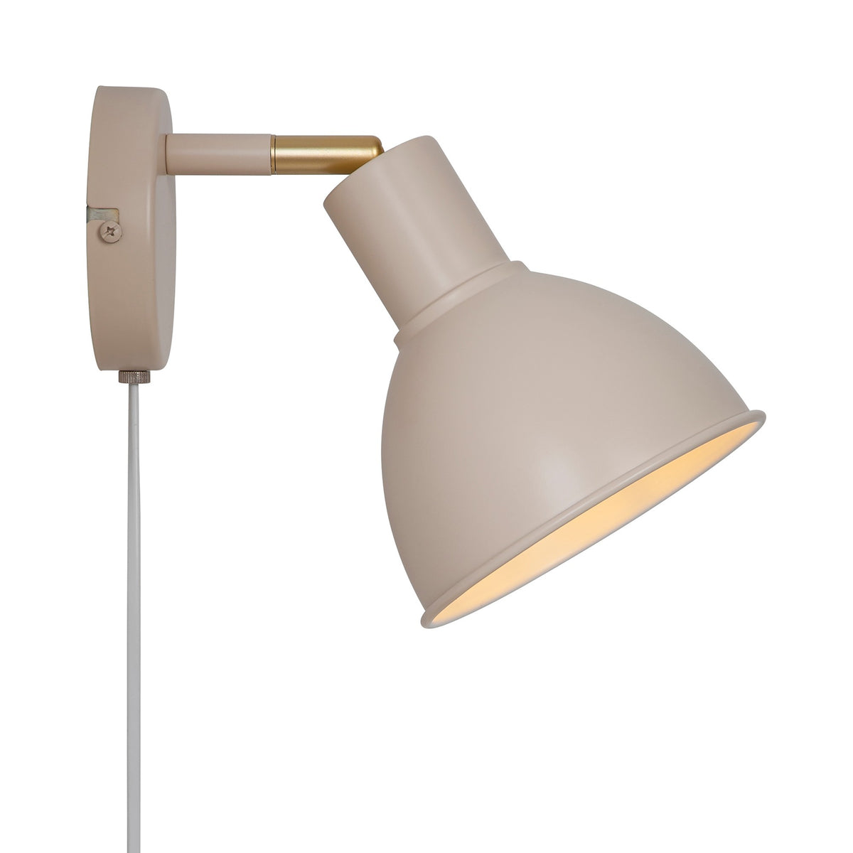 Applique murale beige orientée vers le bas, détail du bras laiton et câble.