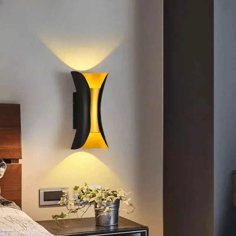 Applique Allée Nordique LED | Toril - Designix Applique murale extérieur 60x70x130mm Blanc Chaud Noir et or