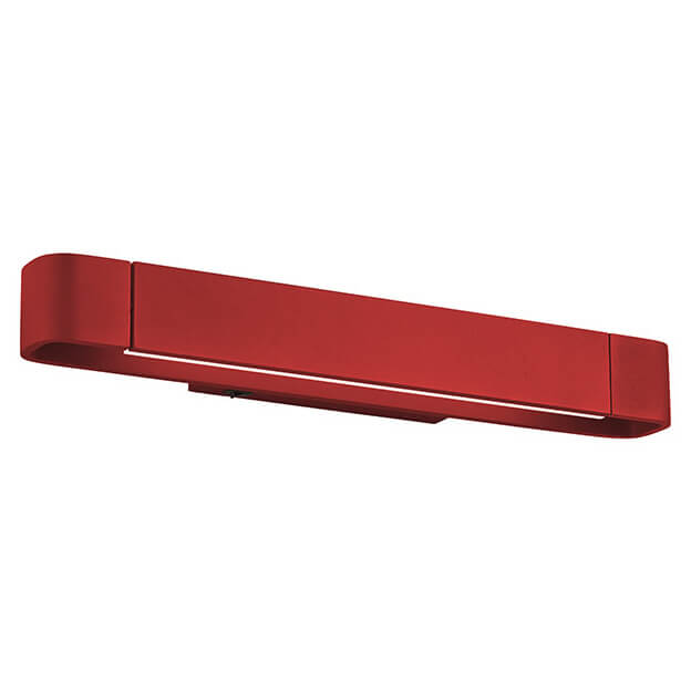 Applique murale rouge en métal, vue de trois quarts montrant le bandeau courbé