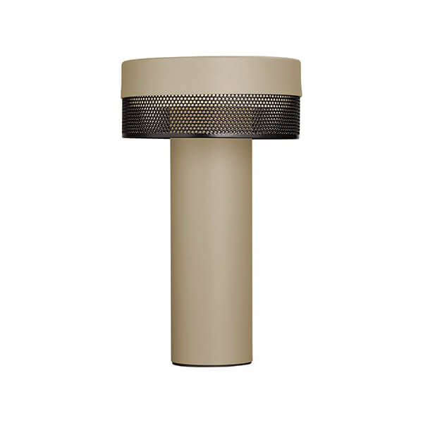 Lampe extérieure beige cylindrique de face sur fond blanc, abat-jour ajouré.
