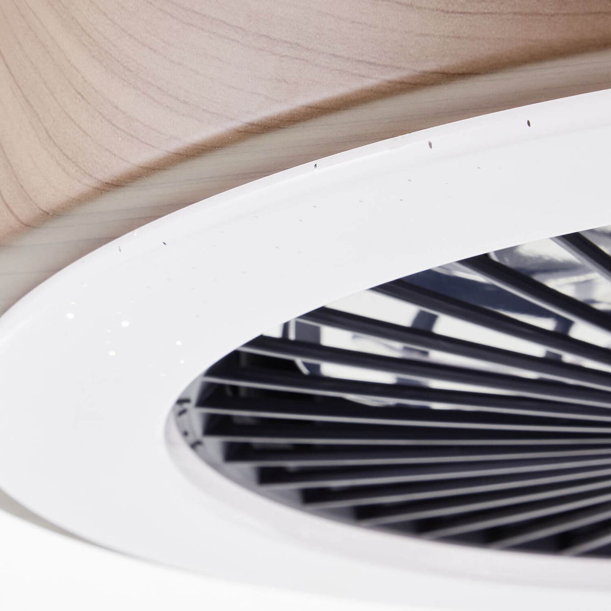 Ventilateur de plafond lumineux Slimline bois et noir