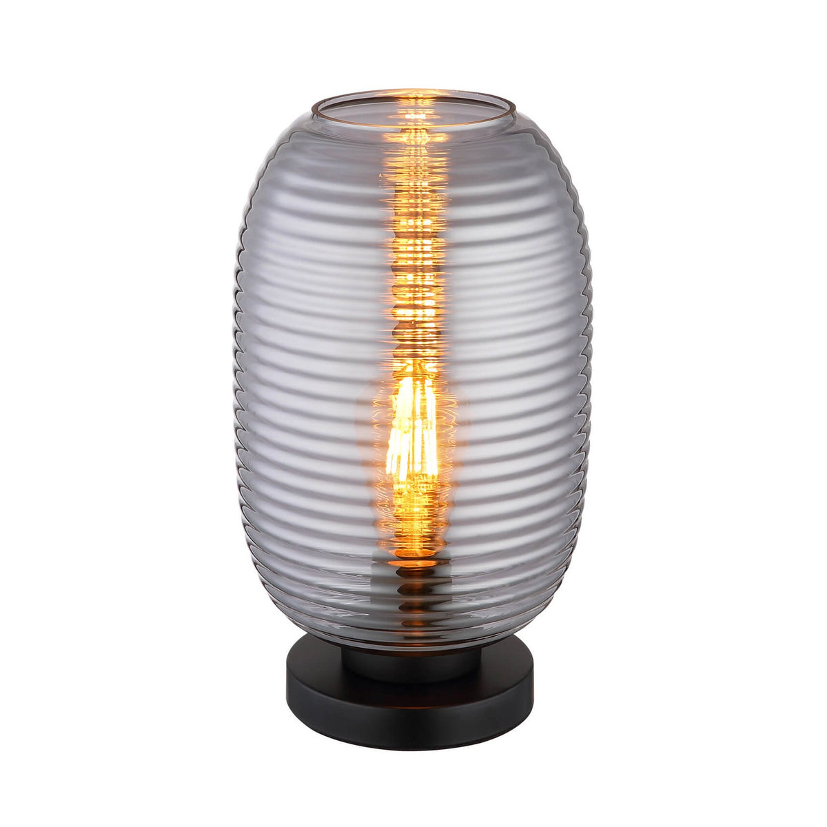 Lampe de table allumée, vue de face sur fond blanc, verre côtelé et base noire.