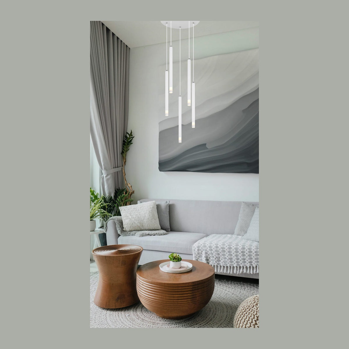 Vue d'ensemble de la suspension blanche à cinq tubes cylindriques dans un salon