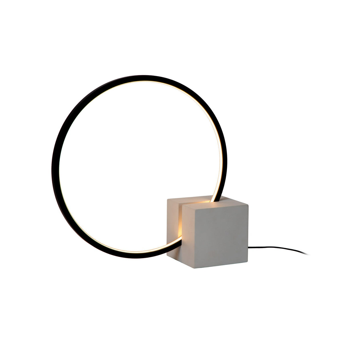 Vue de face du luminaire, anneau noir lumineux sur socle cubique gris