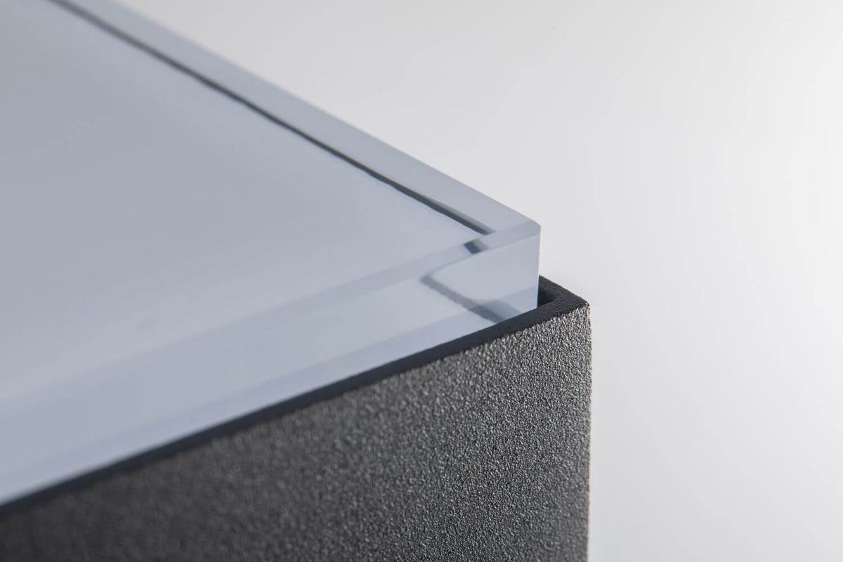 Gros plan sur l'angle montrant le verre diffusant et la finition texturée anthracite