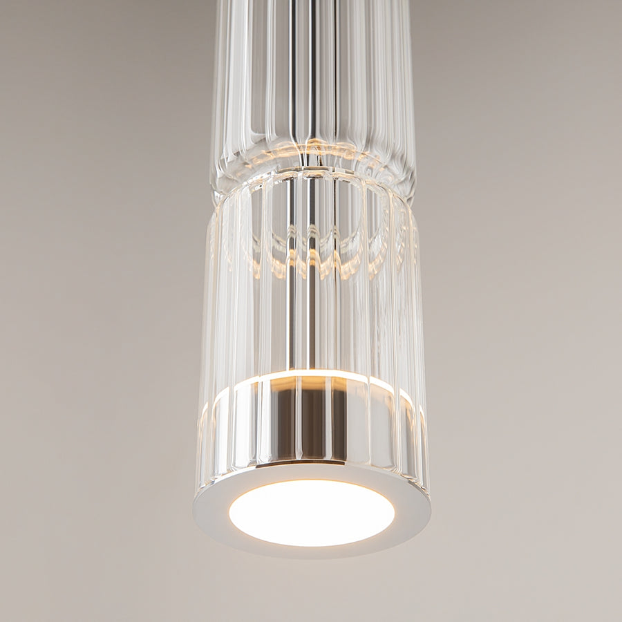 Détail du bas du diffuseur en verre et source lumineuse allumée