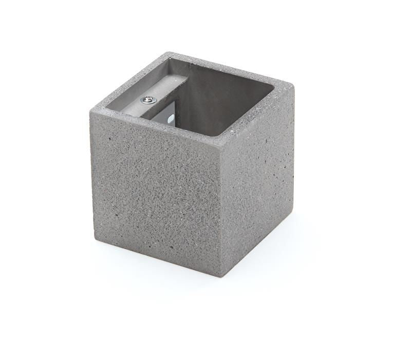 Vue en perspective du cube béton, ouverture supérieure et bord interne.