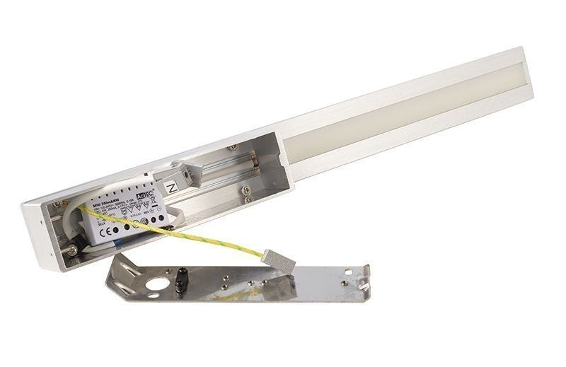Intérieur de l’applique démonté, module LED, connecteurs et support de montage visibles.