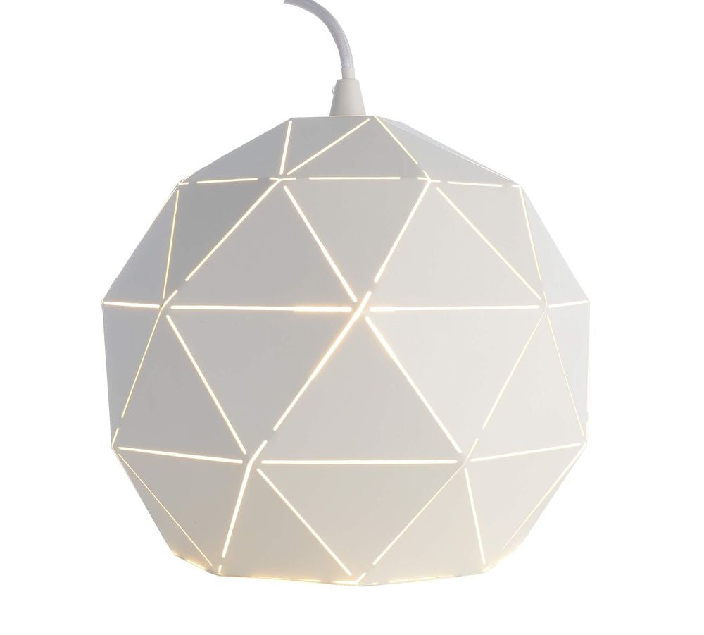 Détail de l'abat-jour allumé avec lignes lumineuses entre facettes