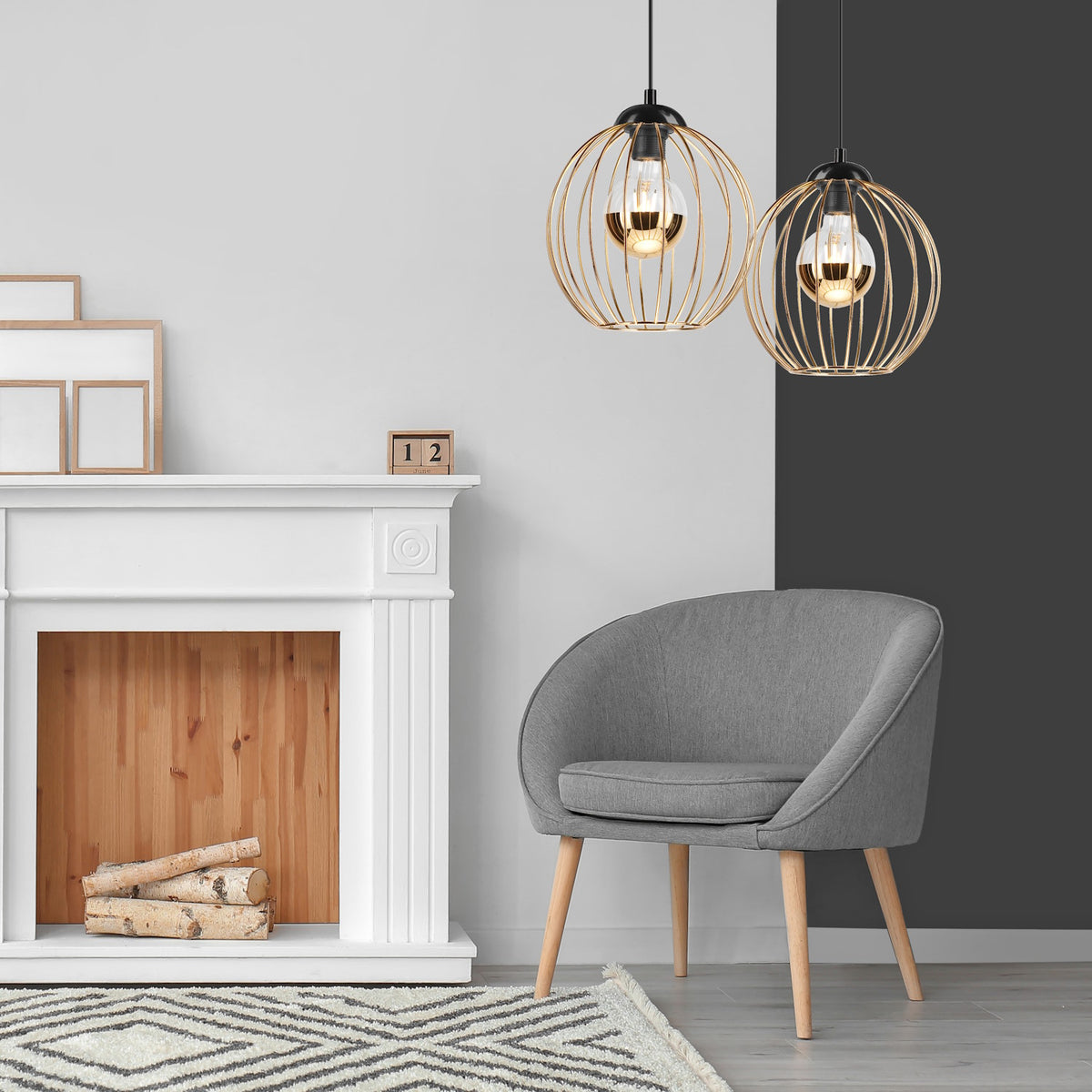 Mise en ambiance dans un salon avec cheminée blanche et fauteuil gris