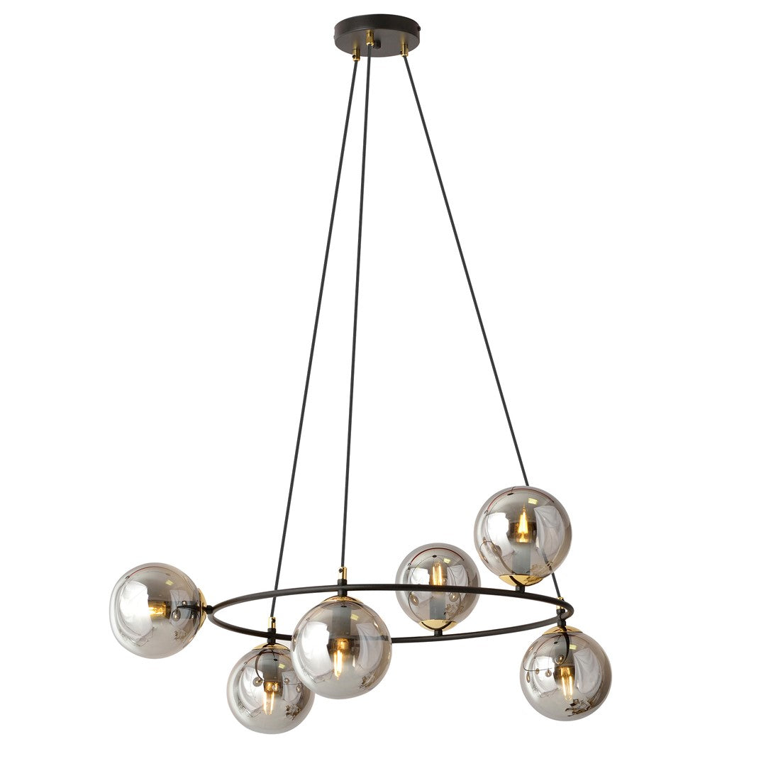 Vue de face du luminaire suspendu, anneau noir et six globes en verre fumé.