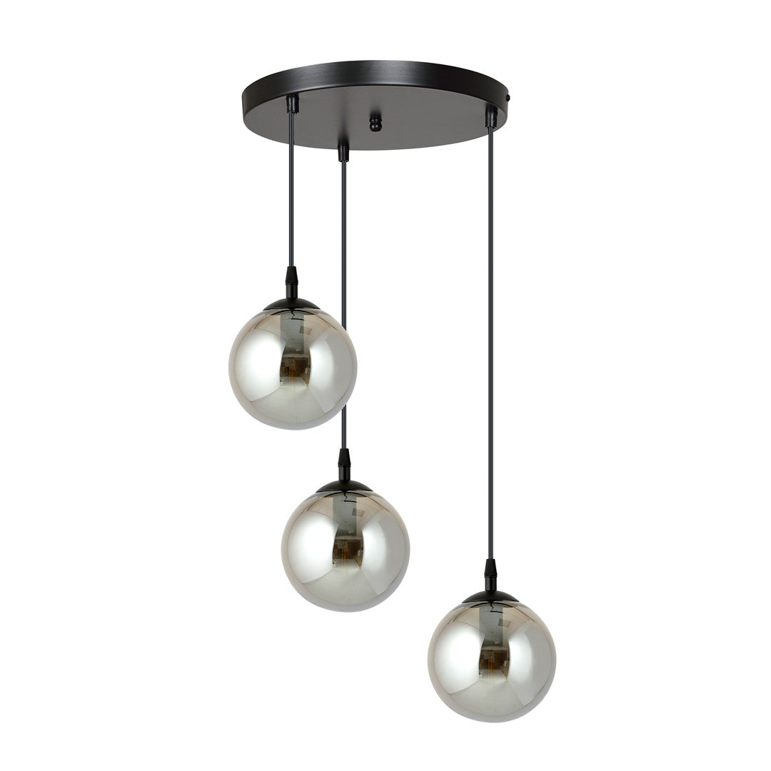 Vue de face du luminaire à trois sphères en verre transparent fumé