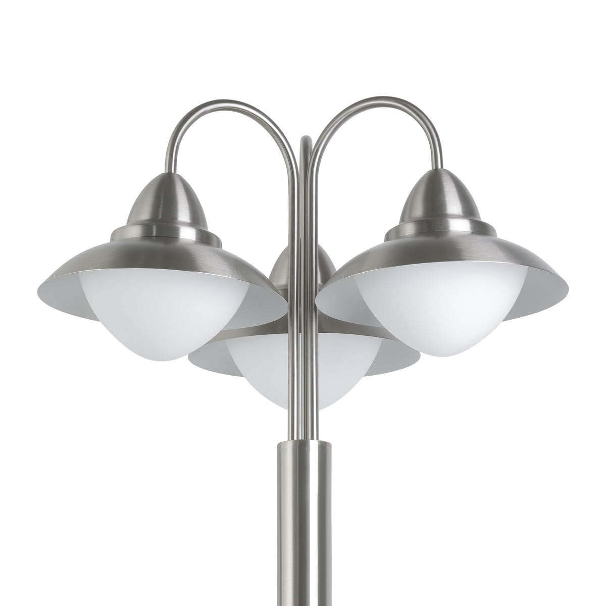Détail rapproché des trois abat-jours coniques en inox et diffuseurs blancs opale
