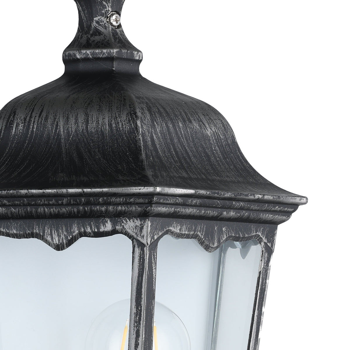 Détail du chapeau et de la finition noire brossée argentée du luminaire