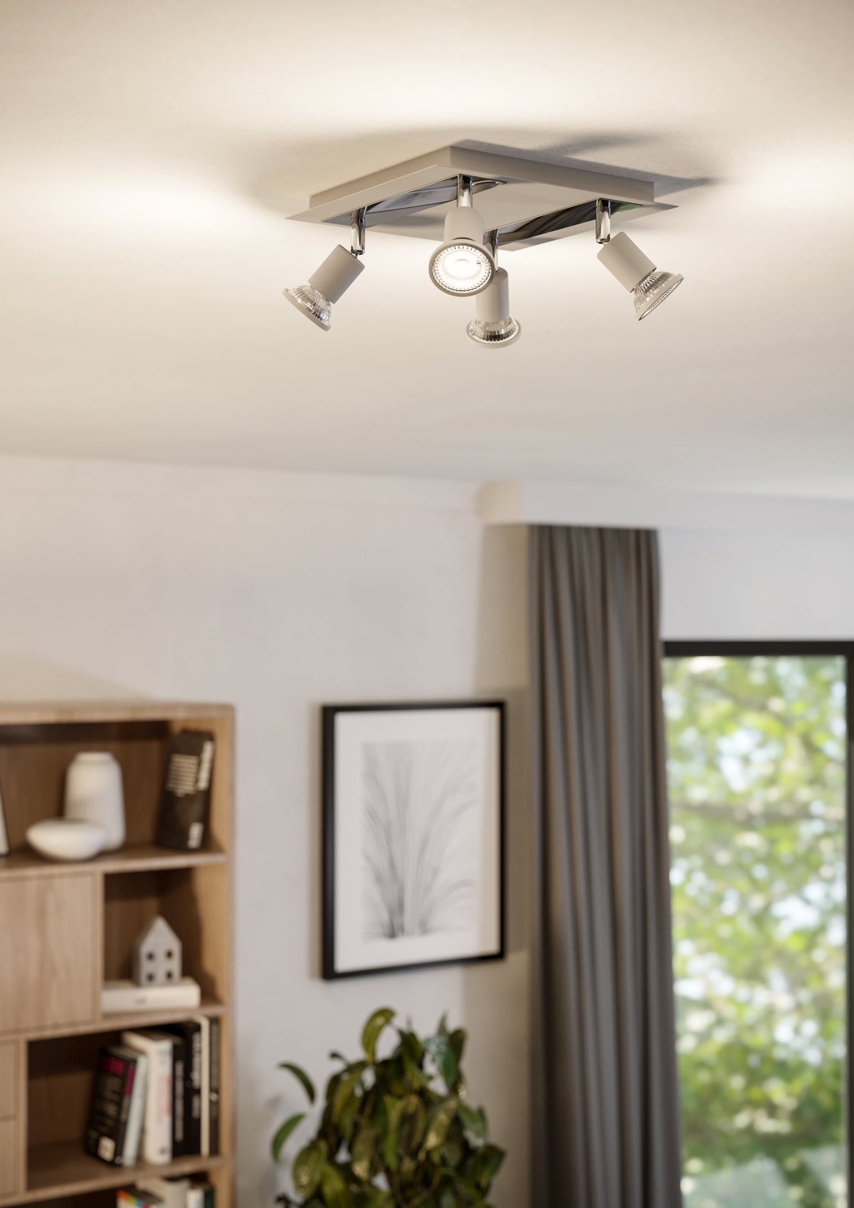 Mise en ambiance du spot installé au plafond dans un salon lumineux et moderne.