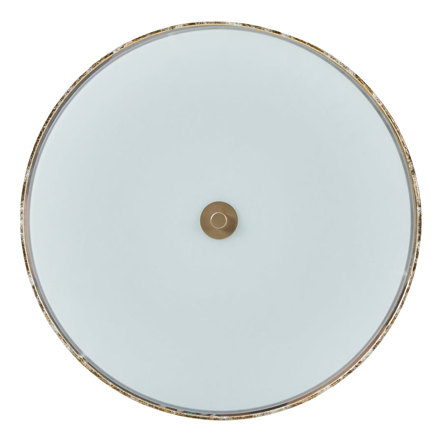 Vue de dessous du plafonnier rond avec diffuseur blanc et fixation centrale dorée