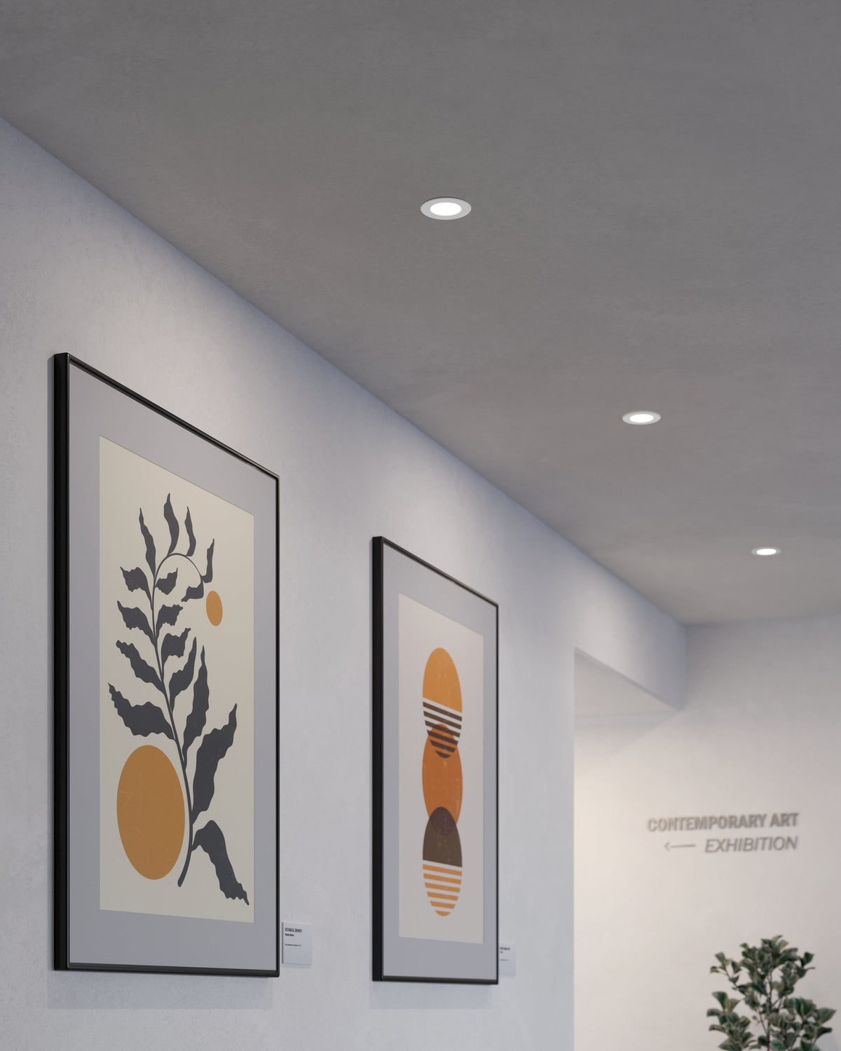 Mise en ambiance plafond avec spots encastrés éclairant une galerie d'art contemporain
