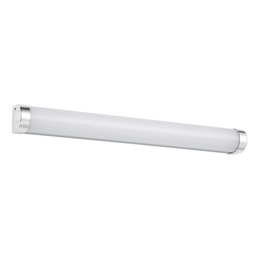 Vue de trois quarts du luminaire allongé, diffuseur blanc et embouts chromés, sur fond blanc.