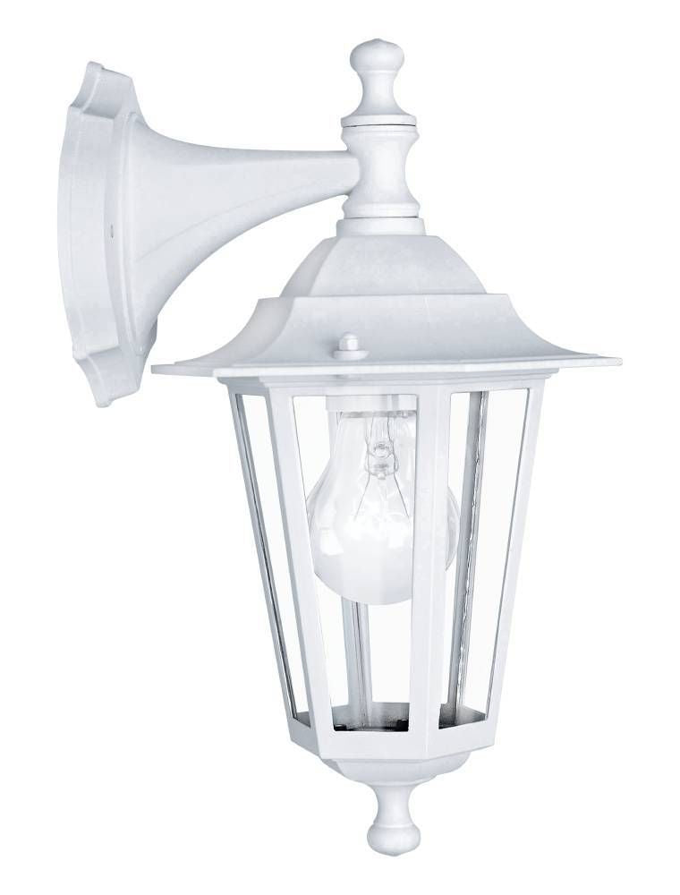 Applique murale blanche à lanterne avec bras incurvé et ampoule visible sur fond blanc