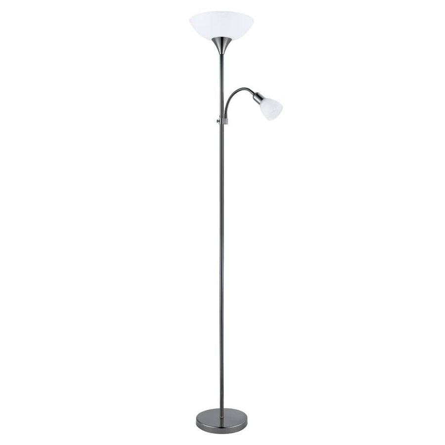 Lampadaire entier de face sur fond blanc, tige chromée et coupe en verre blanc