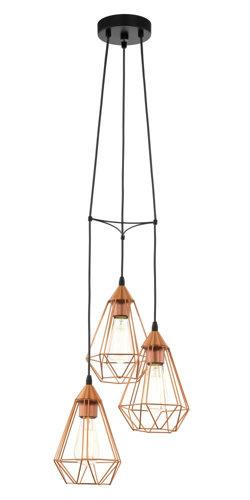 Vue de face du luminaire suspendu, trois abat-jours géométriques cuivre et rosace noire