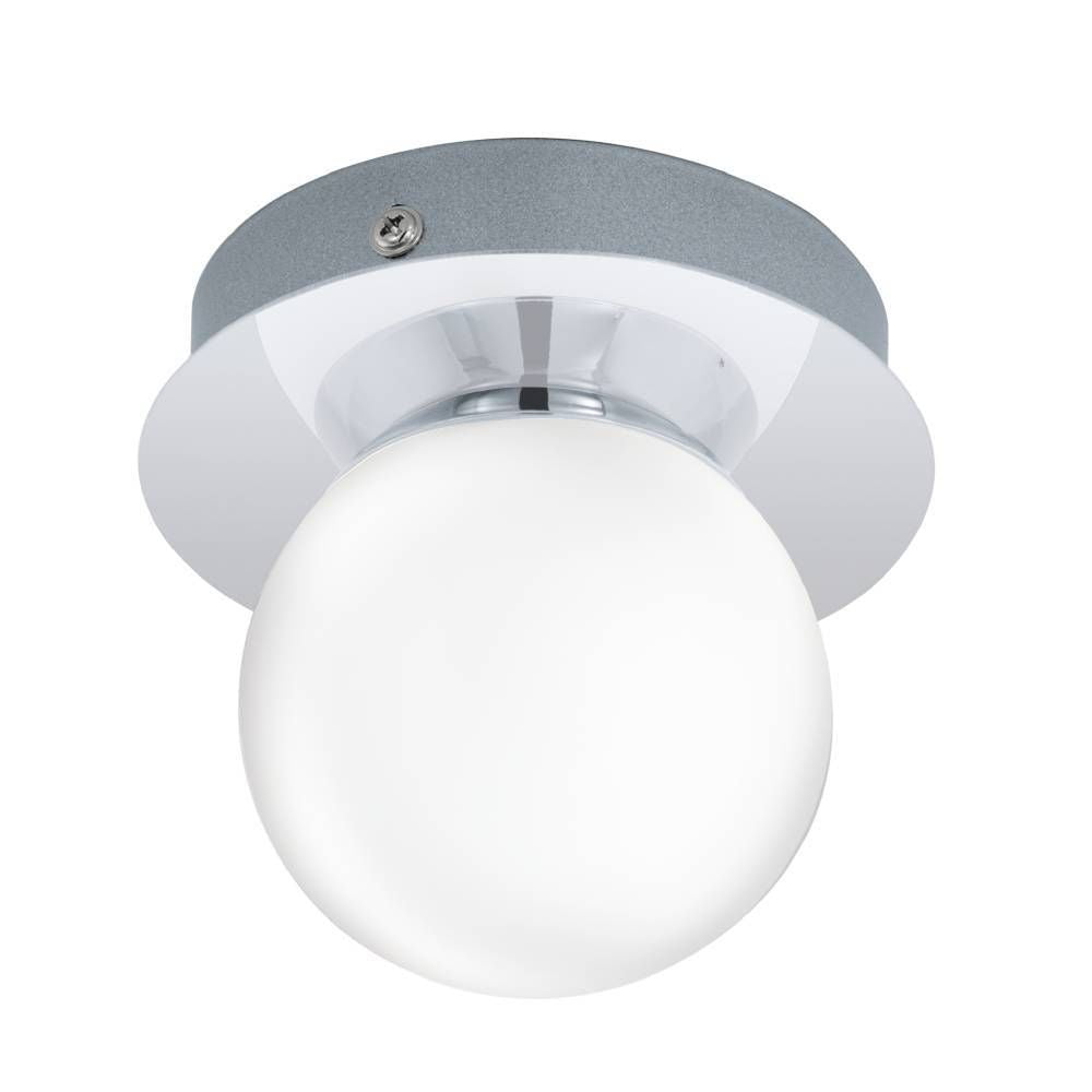 Plafonnier rond blanc et chromé avec globe en verre opalin, vue de face sur fond blanc