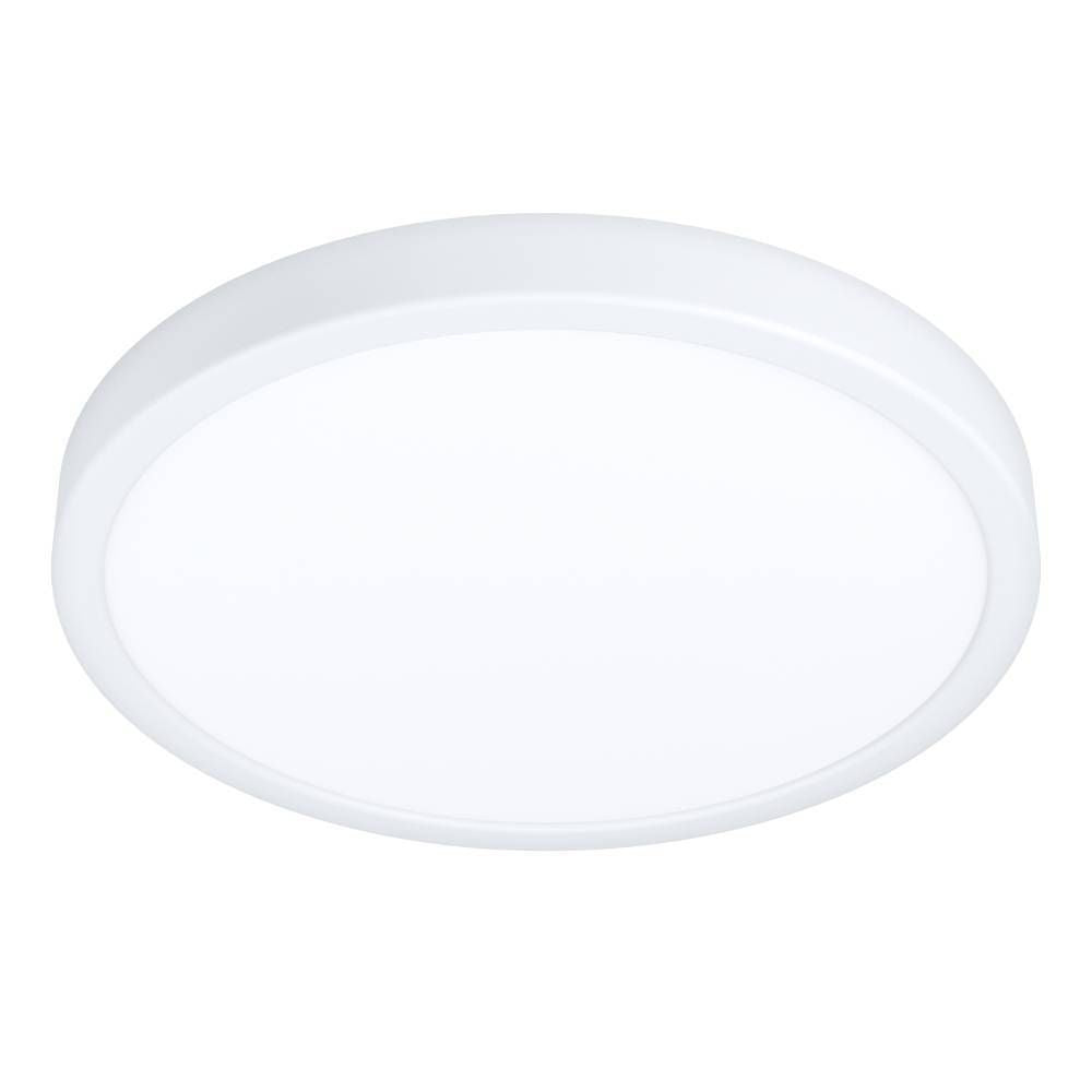 Vue de trois quarts du plafonnier rond blanc, montrant le diffuseur et la collerette