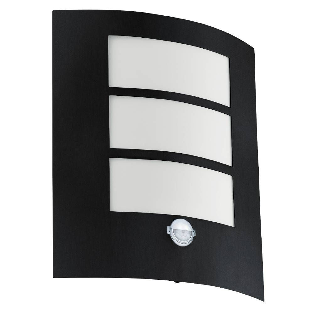 Vue de face légèrement inclinée de l'applique noire avec trois diffuseurs blancs.