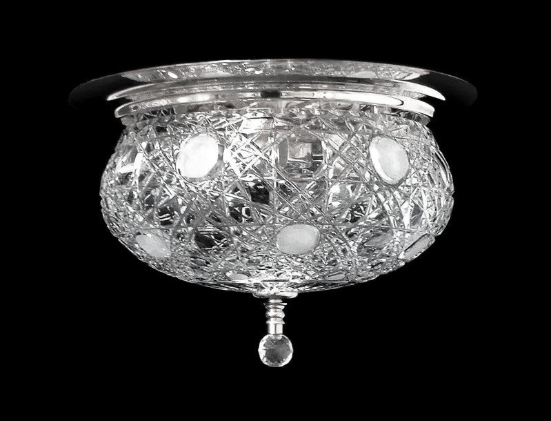Détail de la finition : cristal tressé, cabochons laiteux et monture au fini chromé