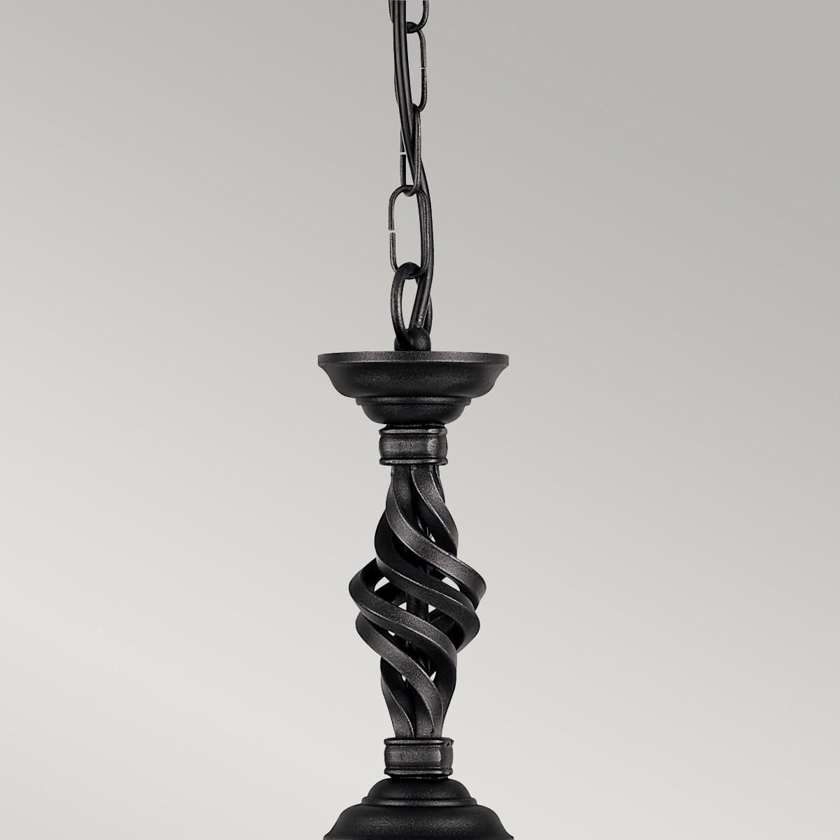 Détail de la chaîne et de la colonne torsadée en métal noir