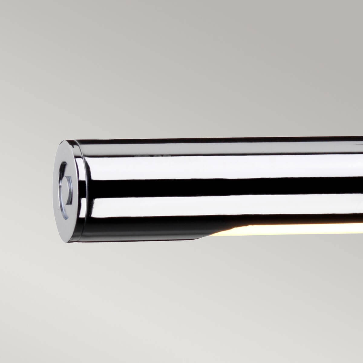 Gros plan sur l'extrémité du tube et la bande LED