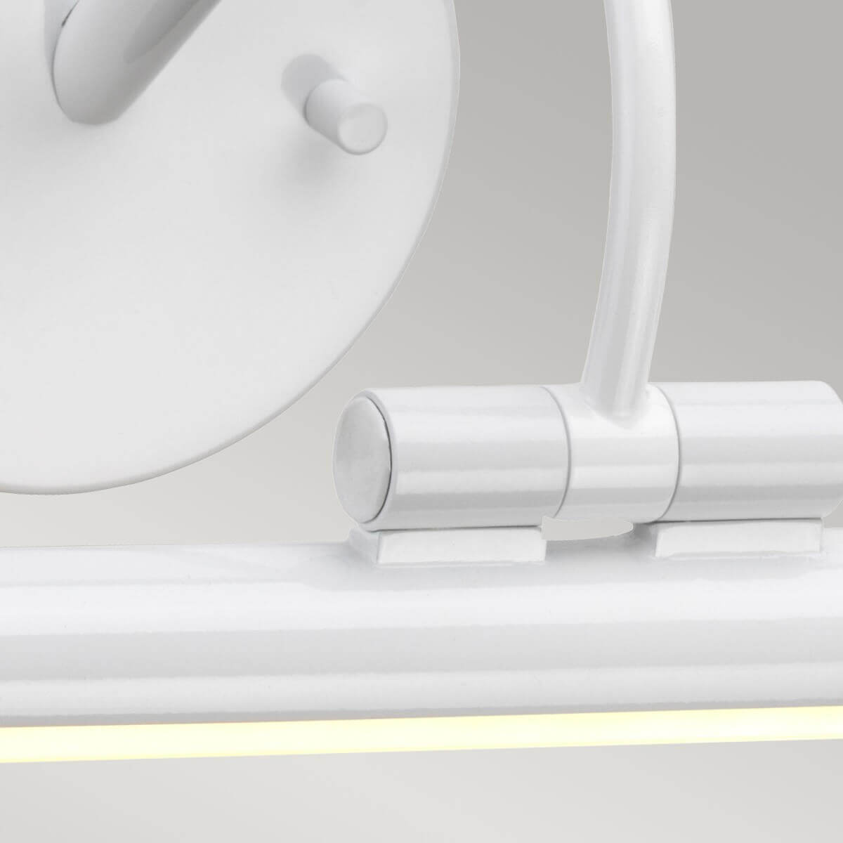 Gros plan du raccord entre le bras et le tube diffuseur allumé