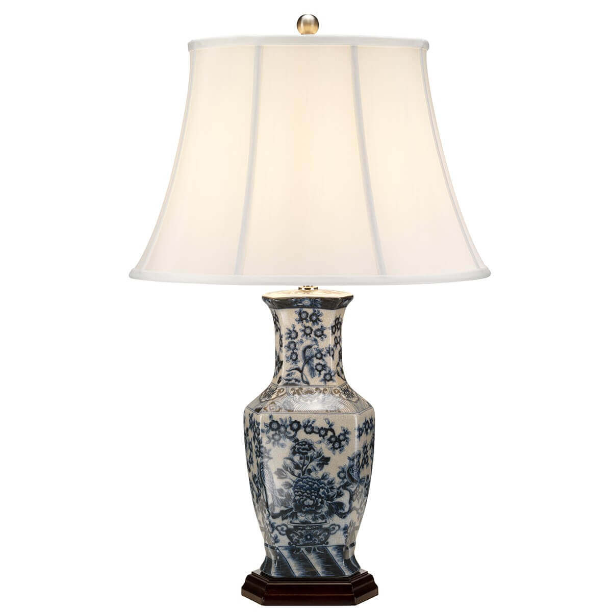 Lampe à poser en porcelaine bleue et blanche, vue de face sur fond blanc.