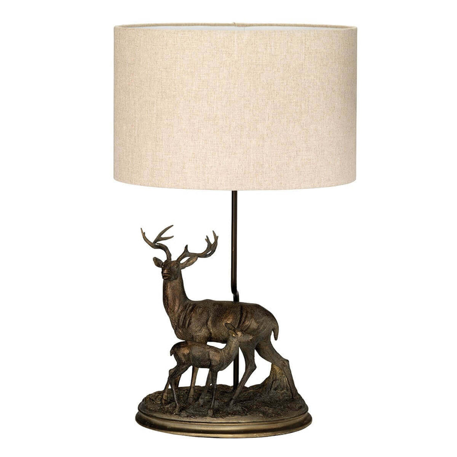 Vue rapprochée du pied sculpté montrant un cerf et son faon sur socle