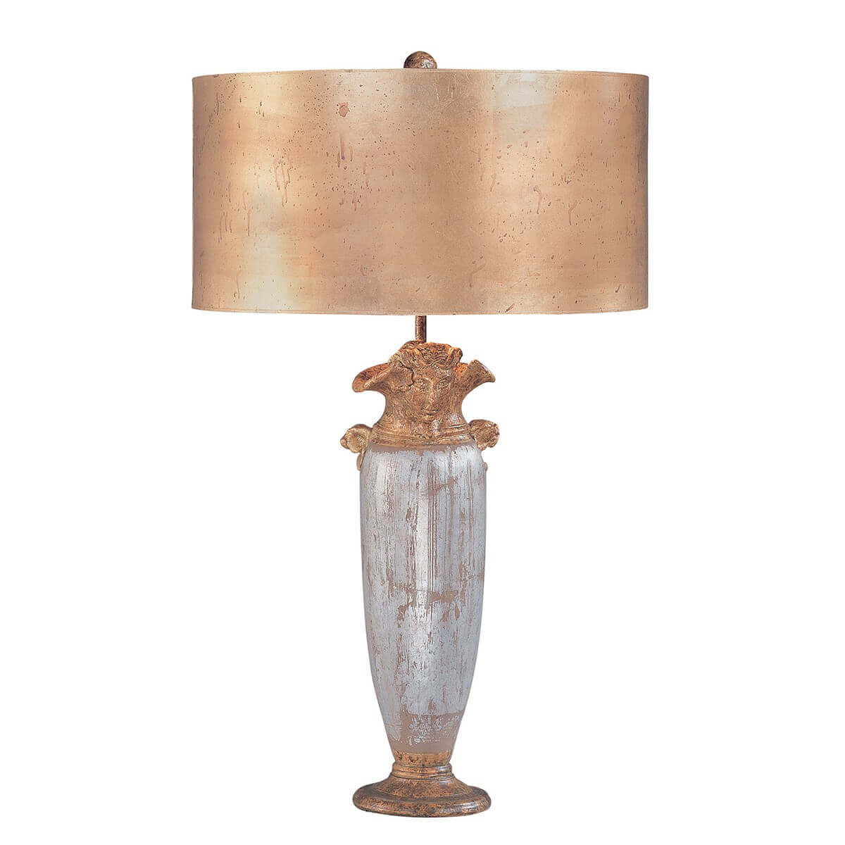 Lampe à poser de face sur fond blanc, abat-jour rond et base argentée dorée.