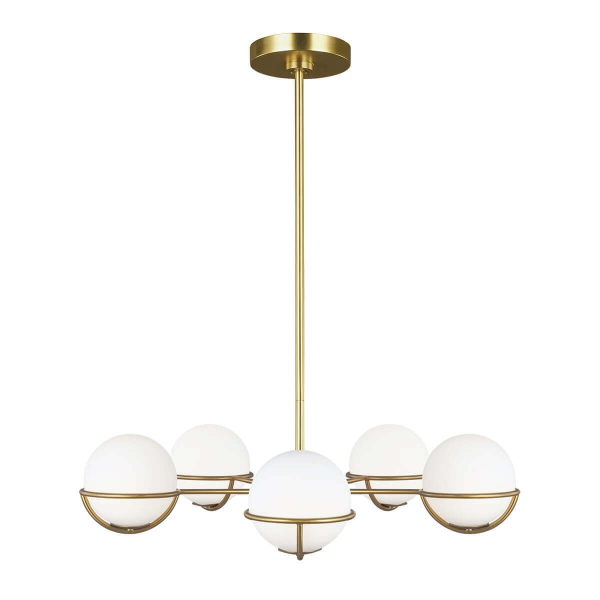Lustre cinq globes en verre opalin blanc sur structure en laiton avec tige centrale