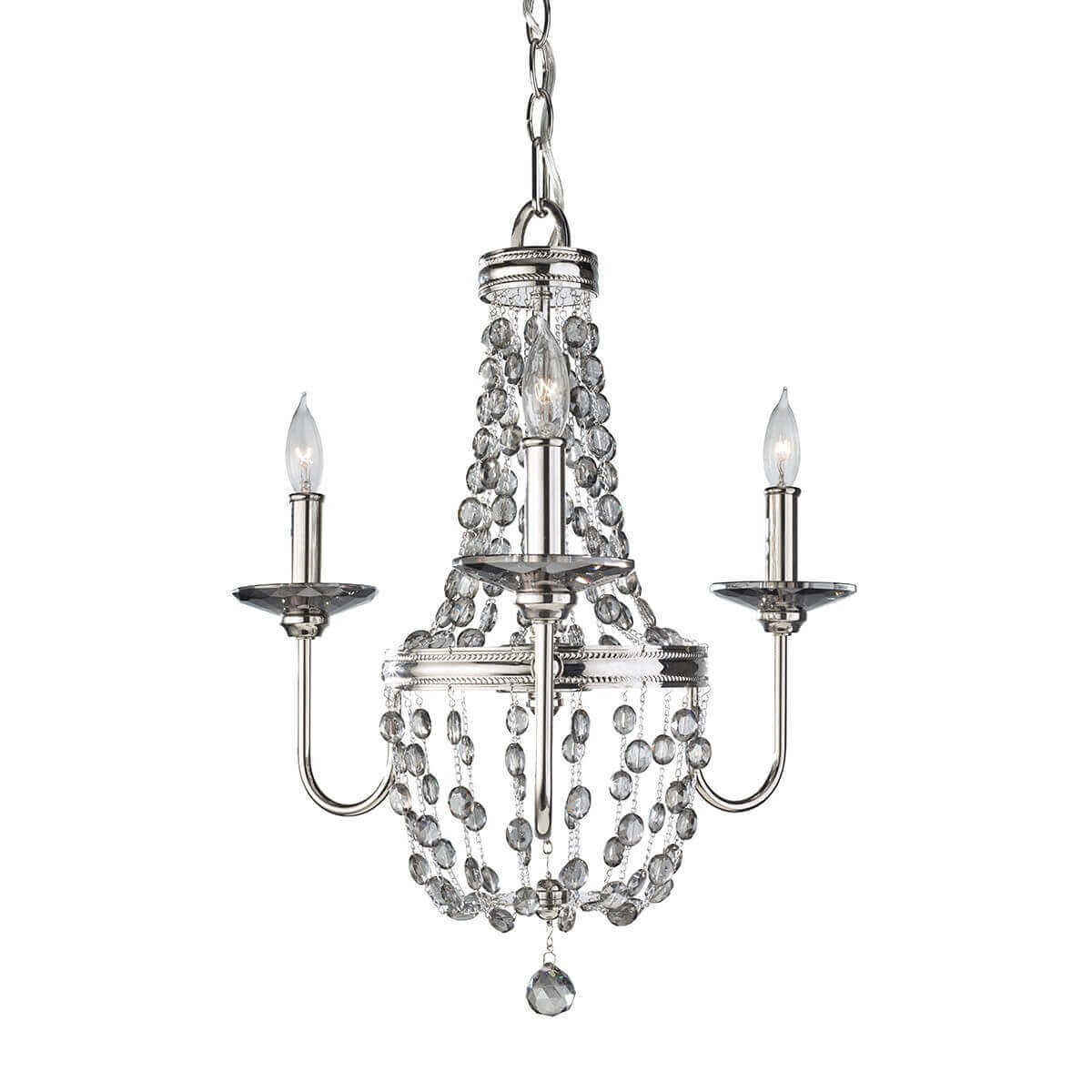 Lustre trois lumières en nickel poli et cristaux, vue de face sur fond blanc