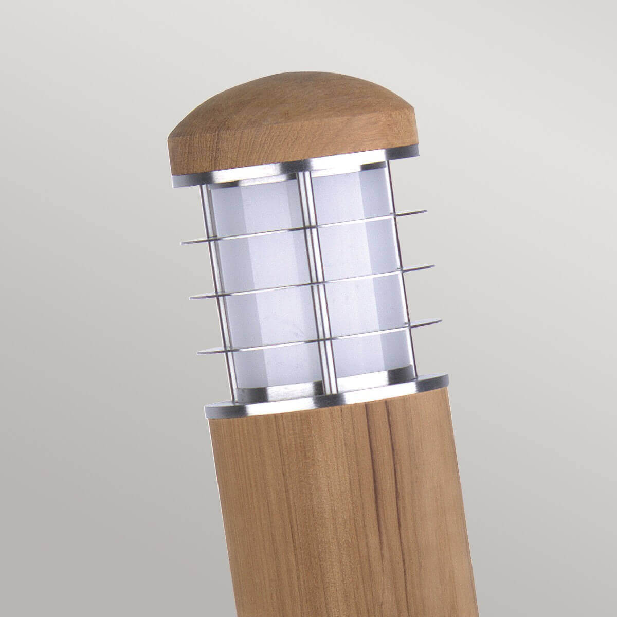 Détail du sommet : chapeau en bois bombé, croisillons métalliques et diffuseur cylindrique translucide.