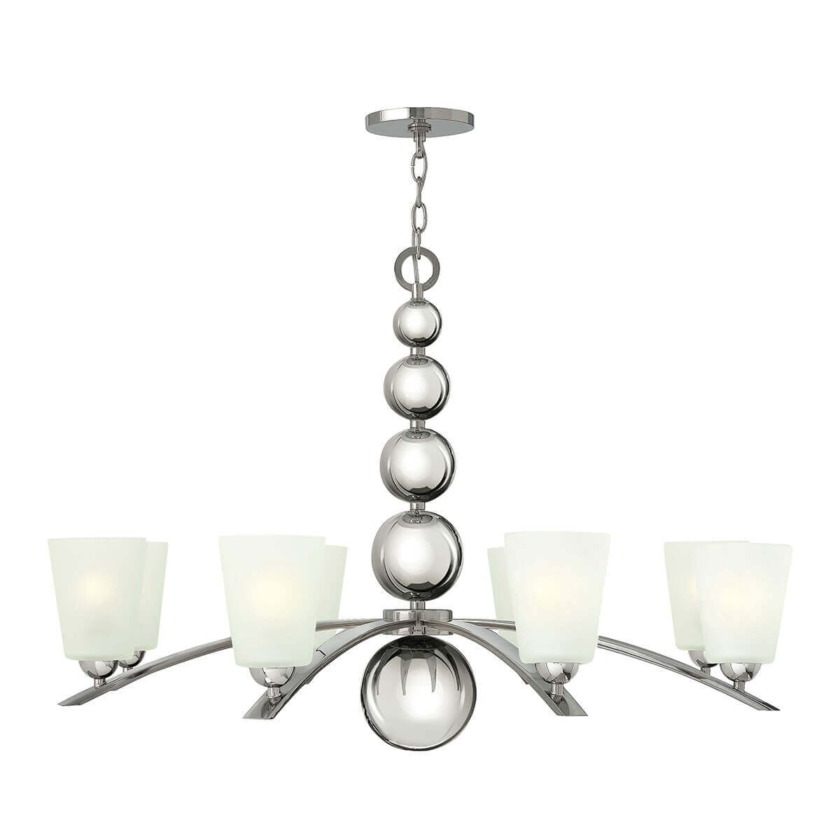 Lustre huit lumières vu de face, structure en nickel poli et abat-jours en verre opalin.