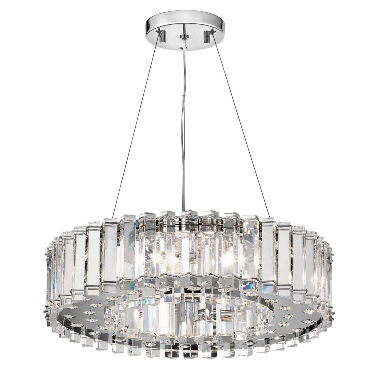 Lustre rond en cristal et chrome vu de face sur fond blanc neutre