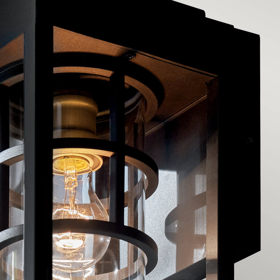 Détail de l'intérieur du cadre noir et reflets sur le verre bombé
