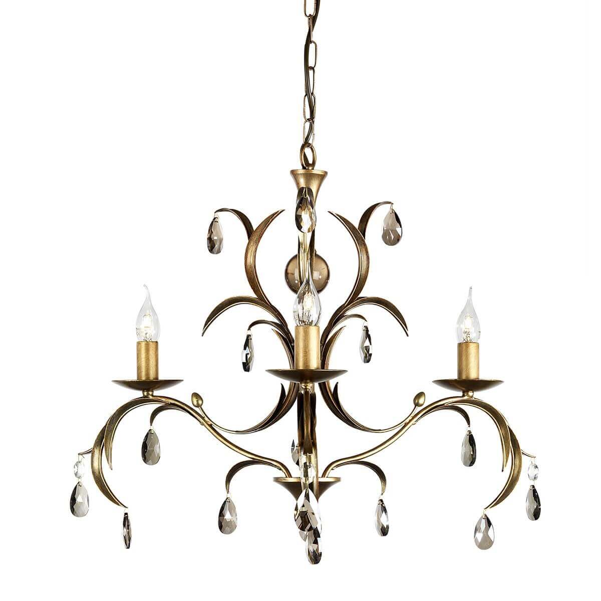 Vue de face du lustre trois lumières en bronze avec pampilles en verre taillé.