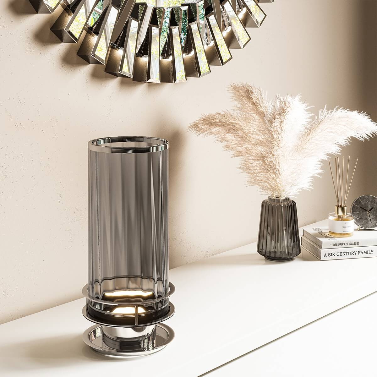 Mise en ambiance sur un buffet clair avec vase à pampas et miroir