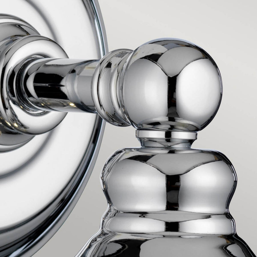 Détail du bras chromé et de la rotule sphérique fixée à la platine ronde
