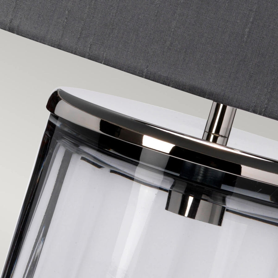 Détail du col nickel poli reliant l'abat-jour au cylindre de verre strié