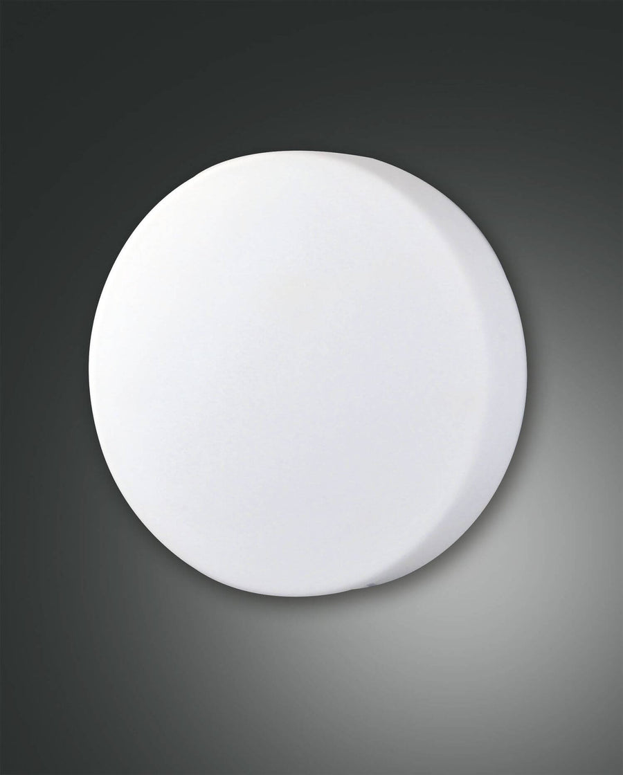 Vue de face du plafonnier rond blanc sur fond sombre, sans fixations visibles