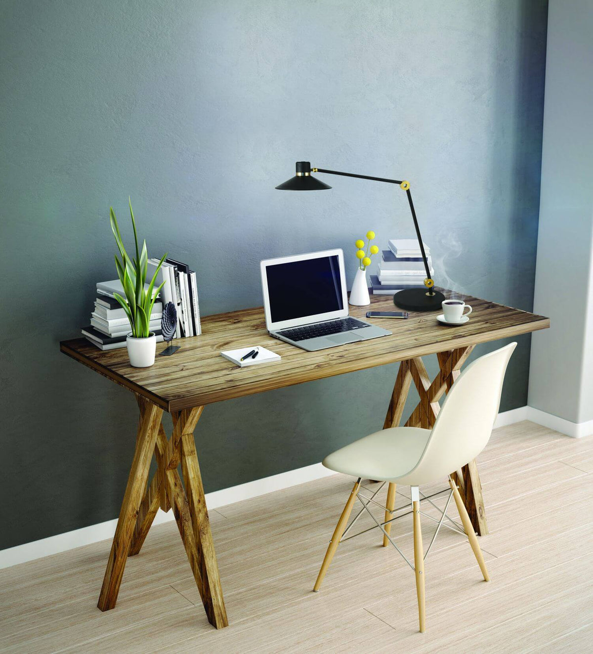 Lampe noire posée sur un bureau en bois dans une mise en ambiance