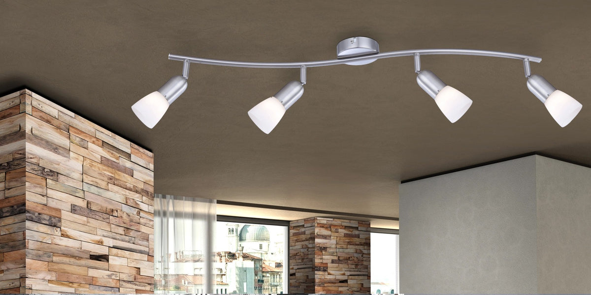 Mise en ambiance du luminaire fixé au plafond dans un séjour moderne