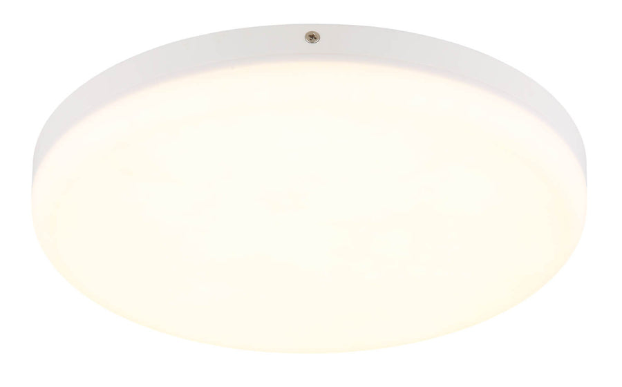Gros plan de face du plafonnier allumé, diffuseur opale et cerclage blanc